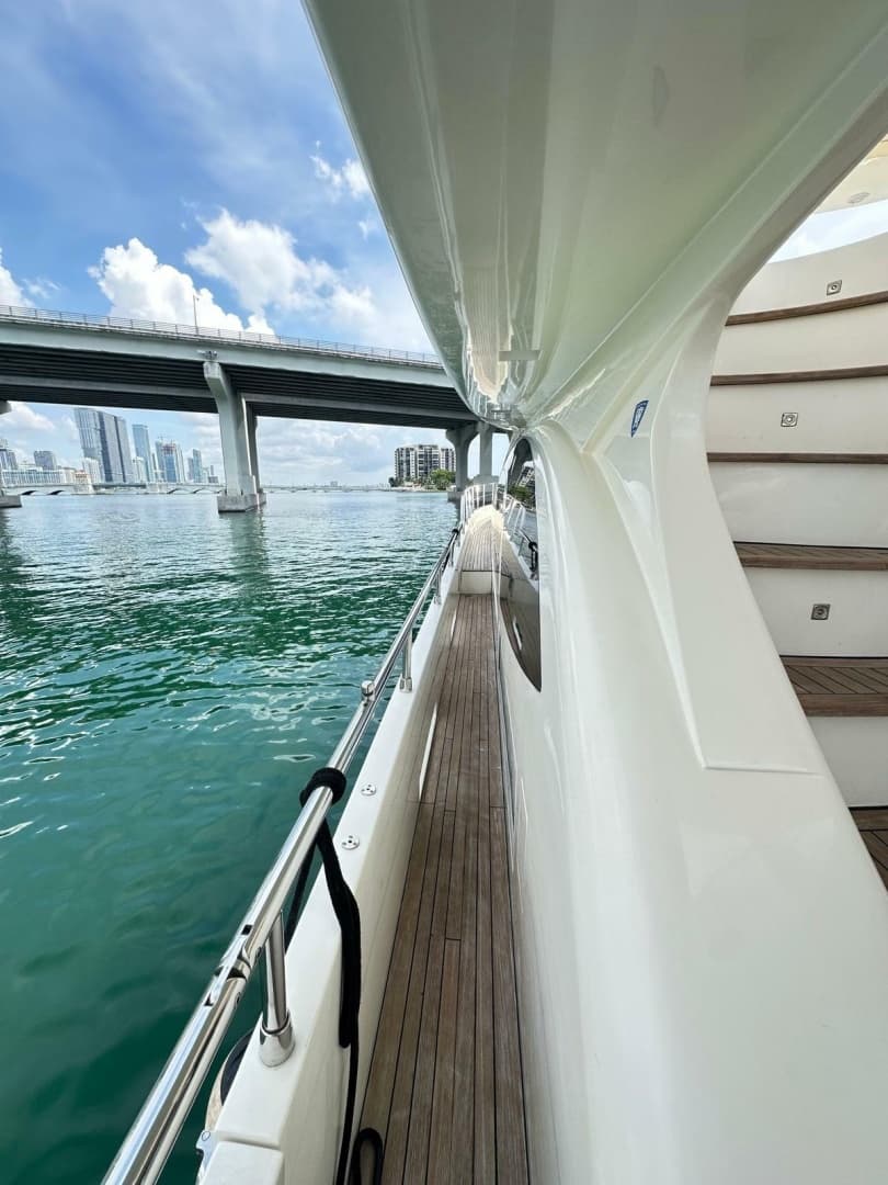 2010 Azimut 