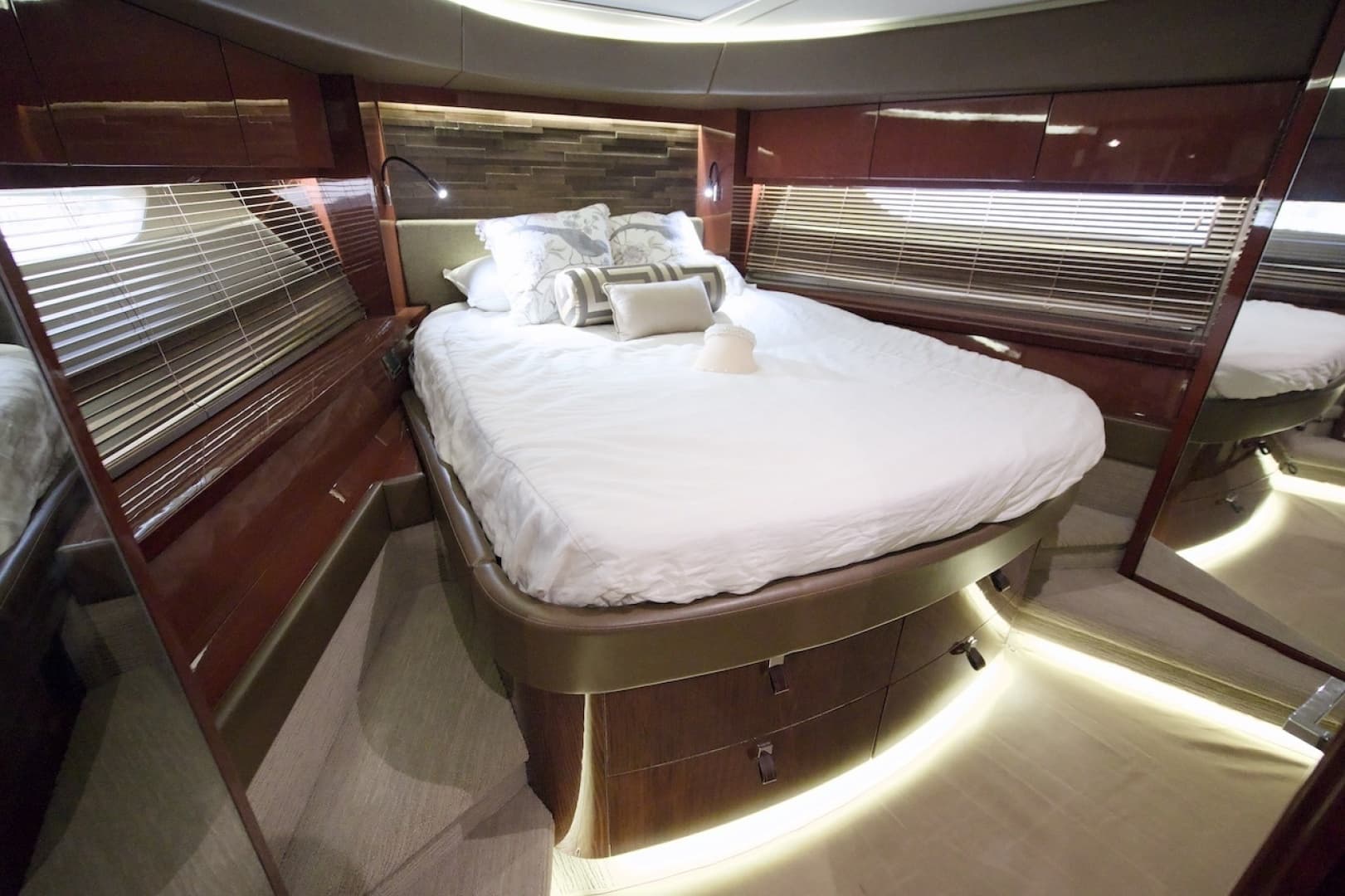 2017 Sea Ray L590 Flybridge