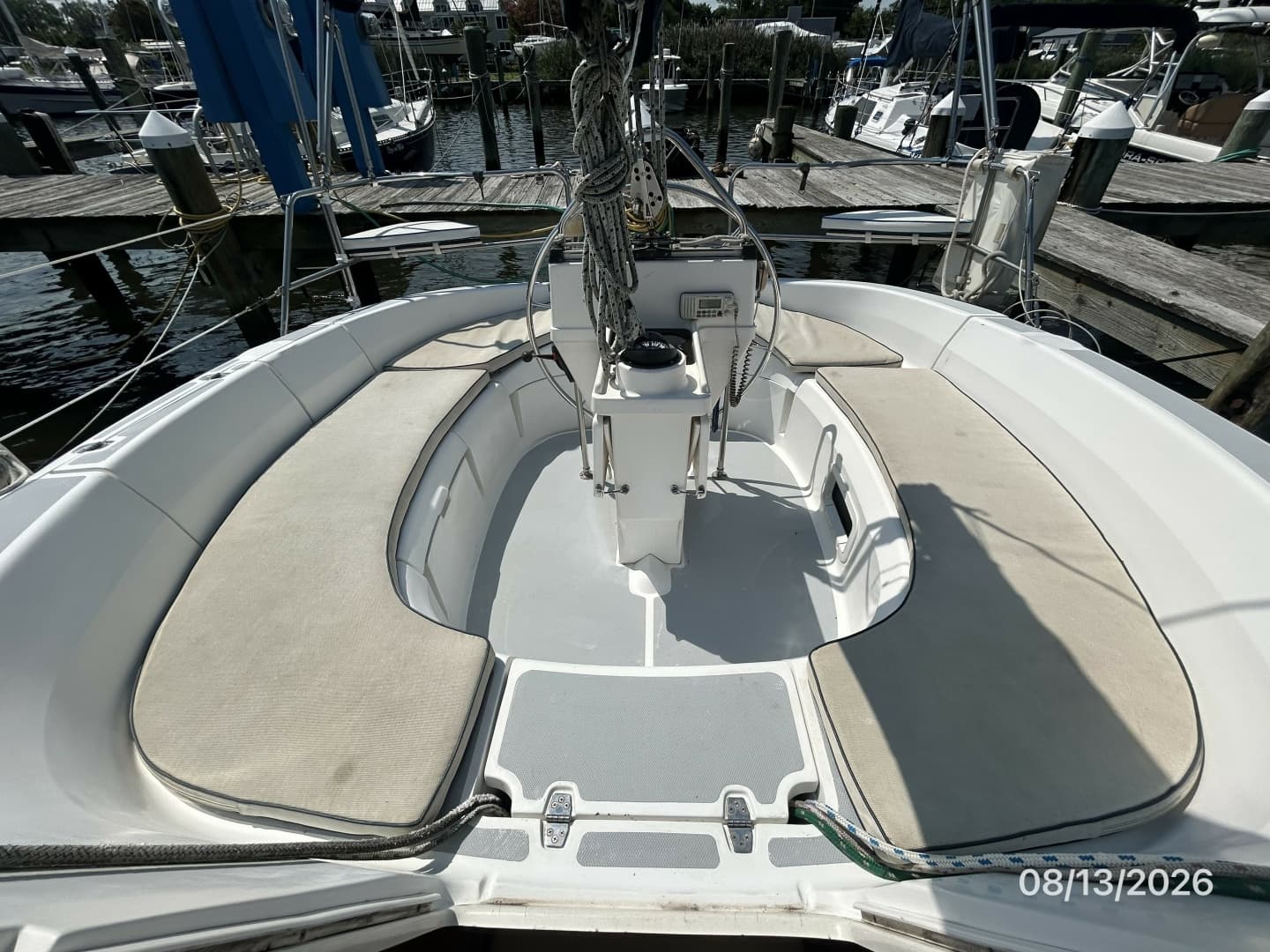 Hunter 336 cockpit aft