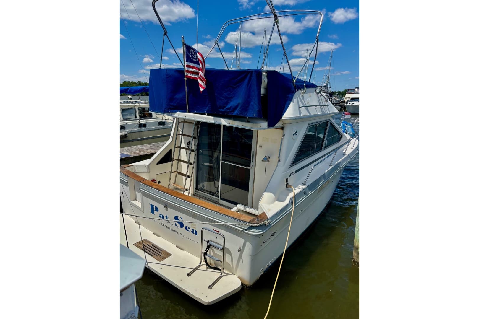 1988 Sea Ray 305 Sedan Bridge