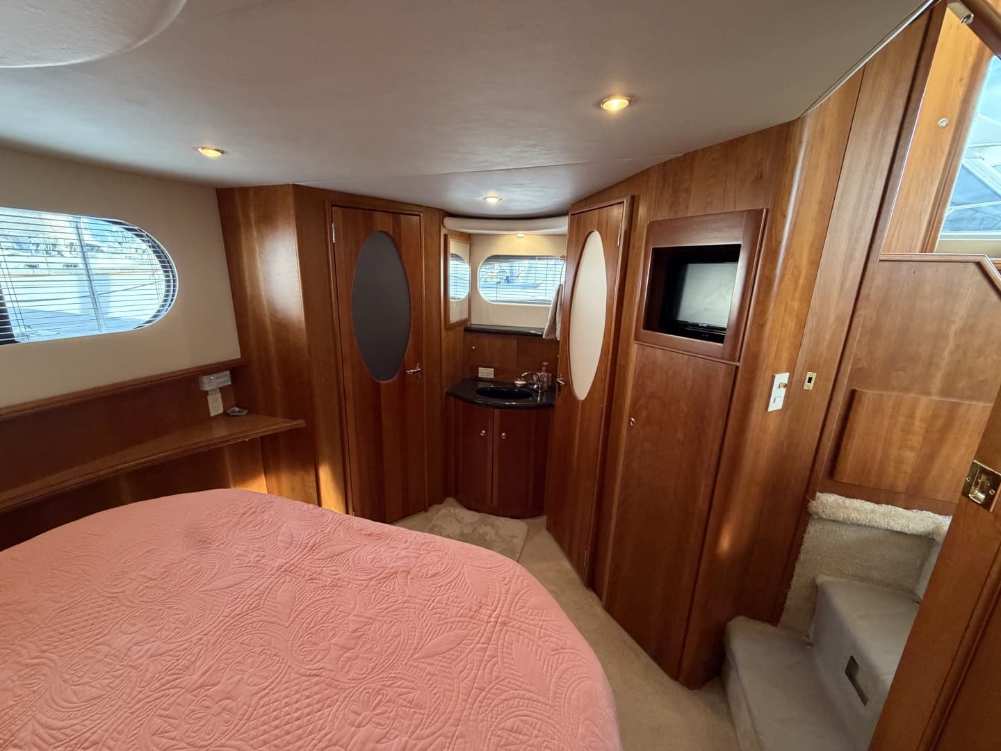 2002 Silverton 43 Motor Yacht