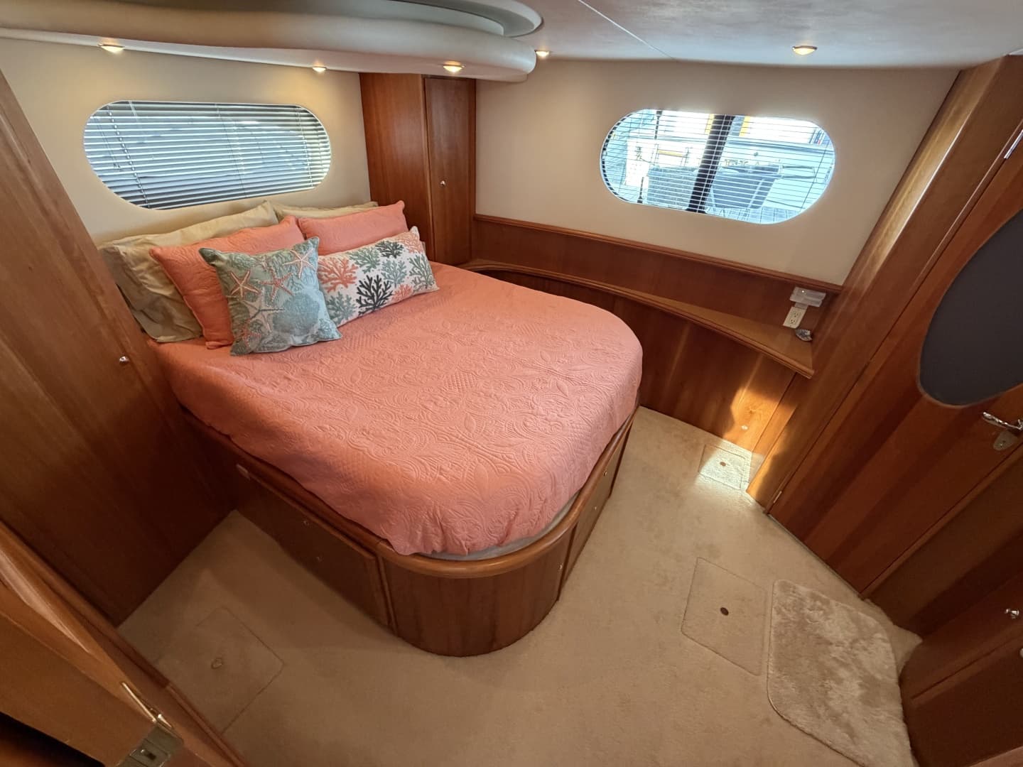 2002 Silverton 43 Motor Yacht