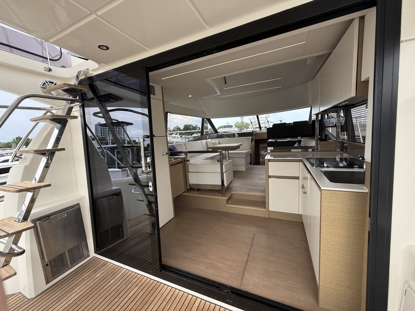 2018 Prestige 460