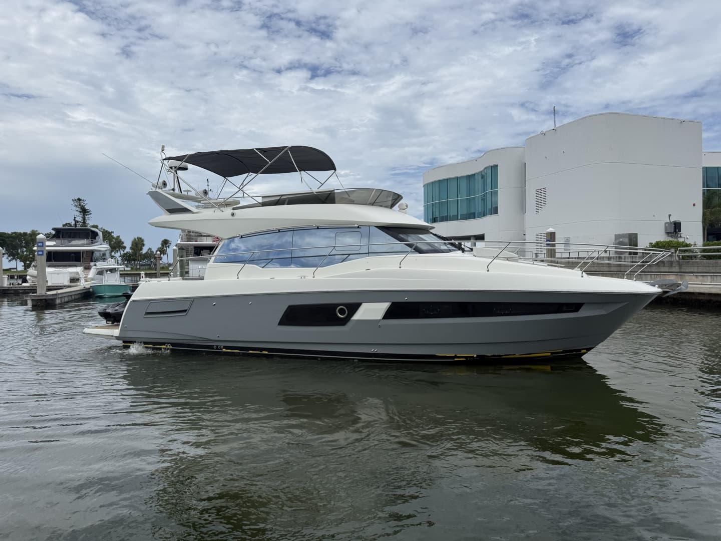 2018 Prestige 460