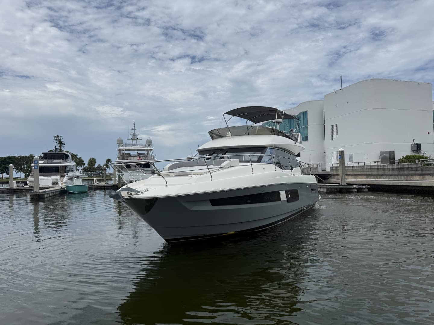 2018 Prestige 460