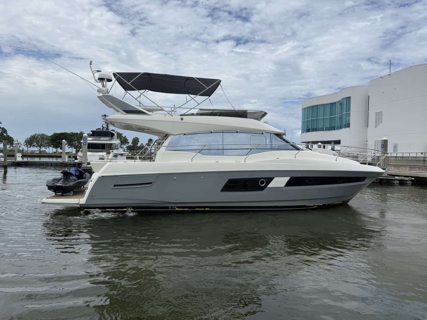 2018 Prestige 460