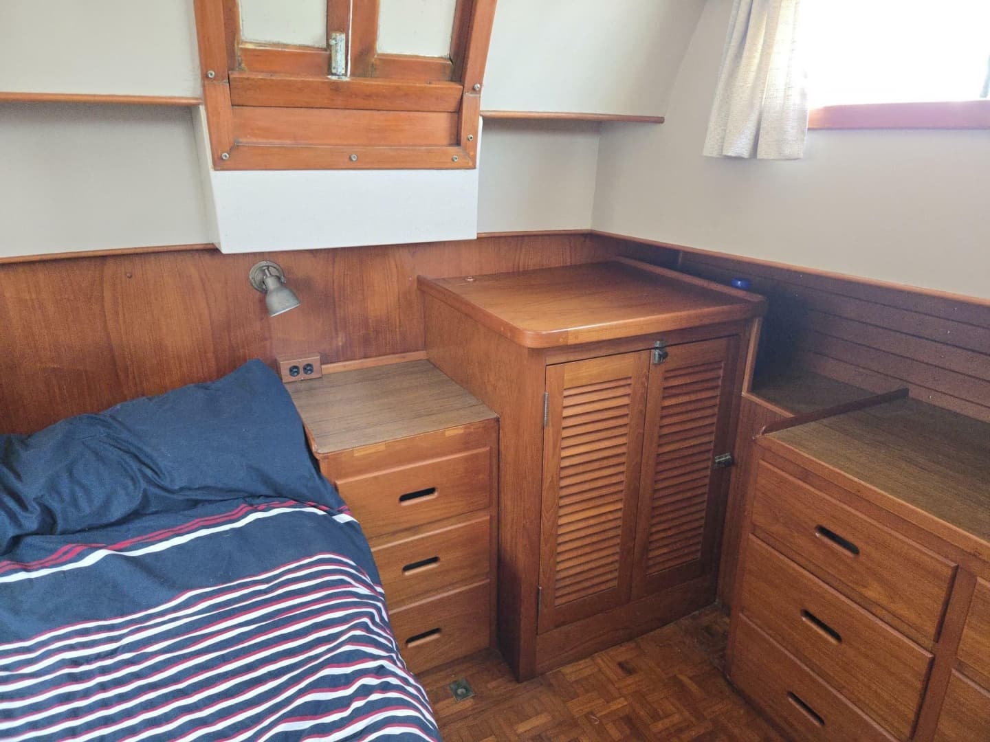 1983 Grand Banks Classic