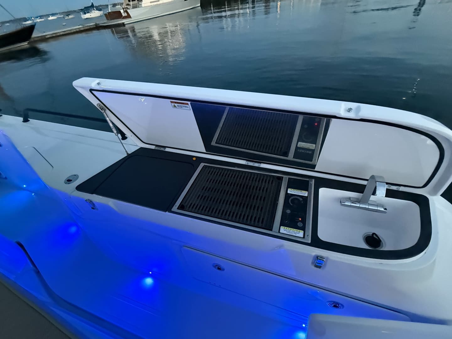 2024 Axopar 45 XC Cross Cabin Aft Cabin