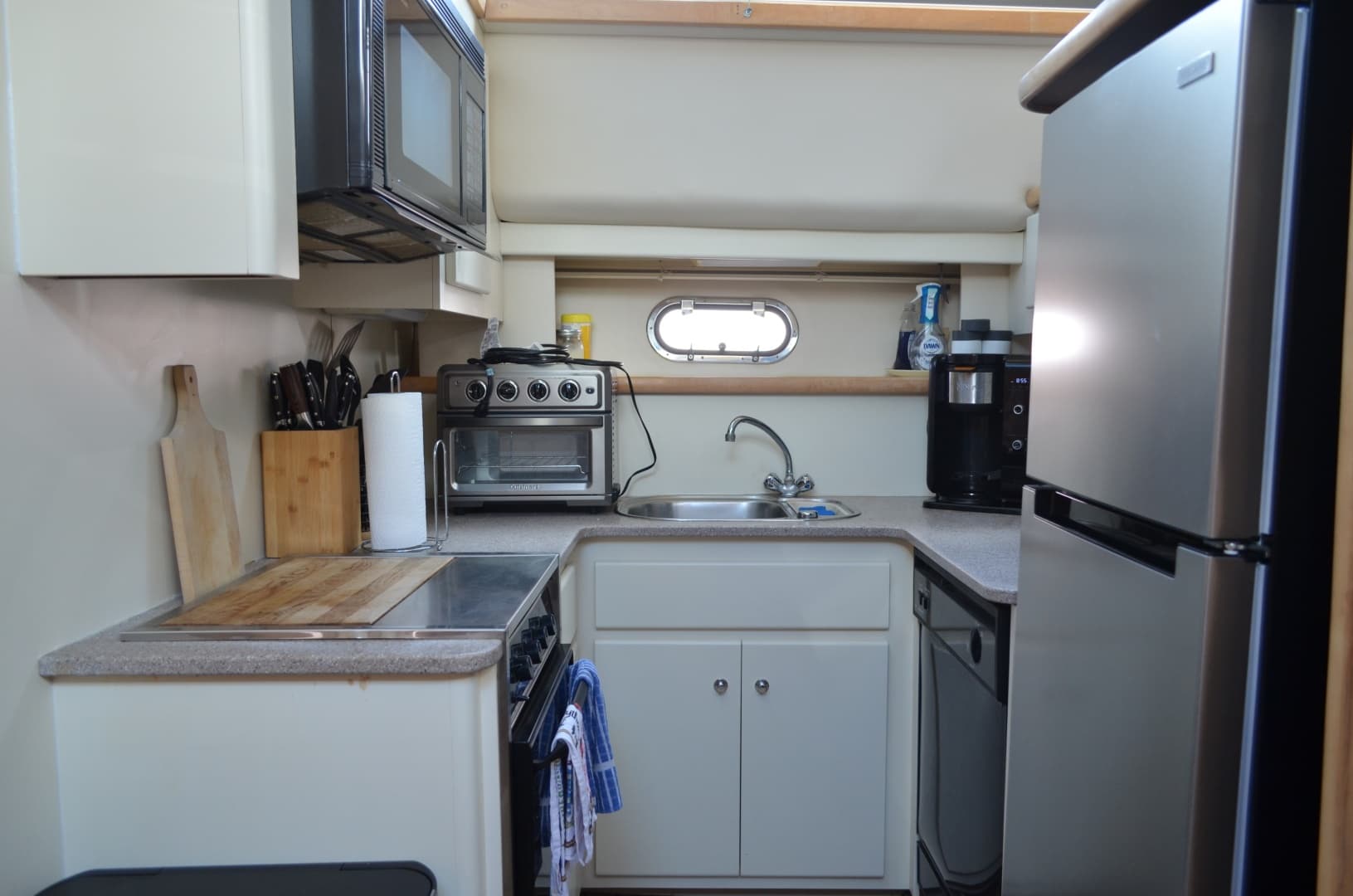 1996 Carver 440 Motor Yacht