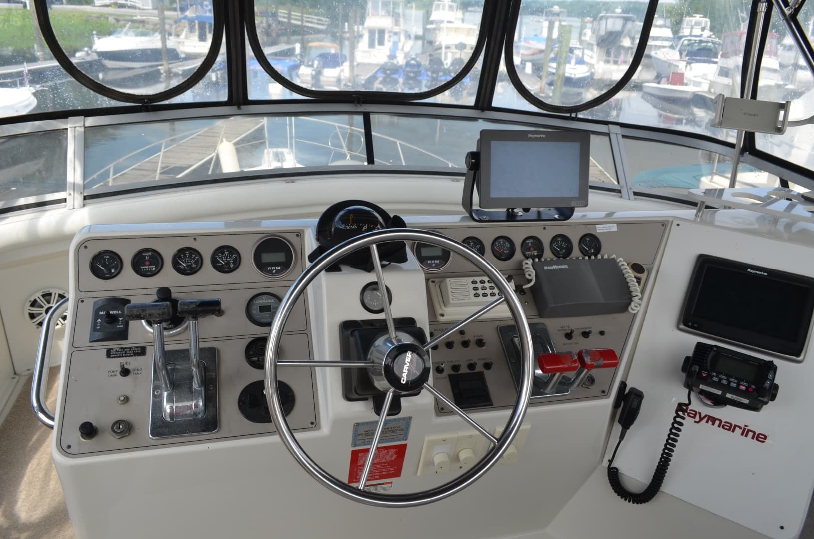 1996 Carver 440 Motor Yacht