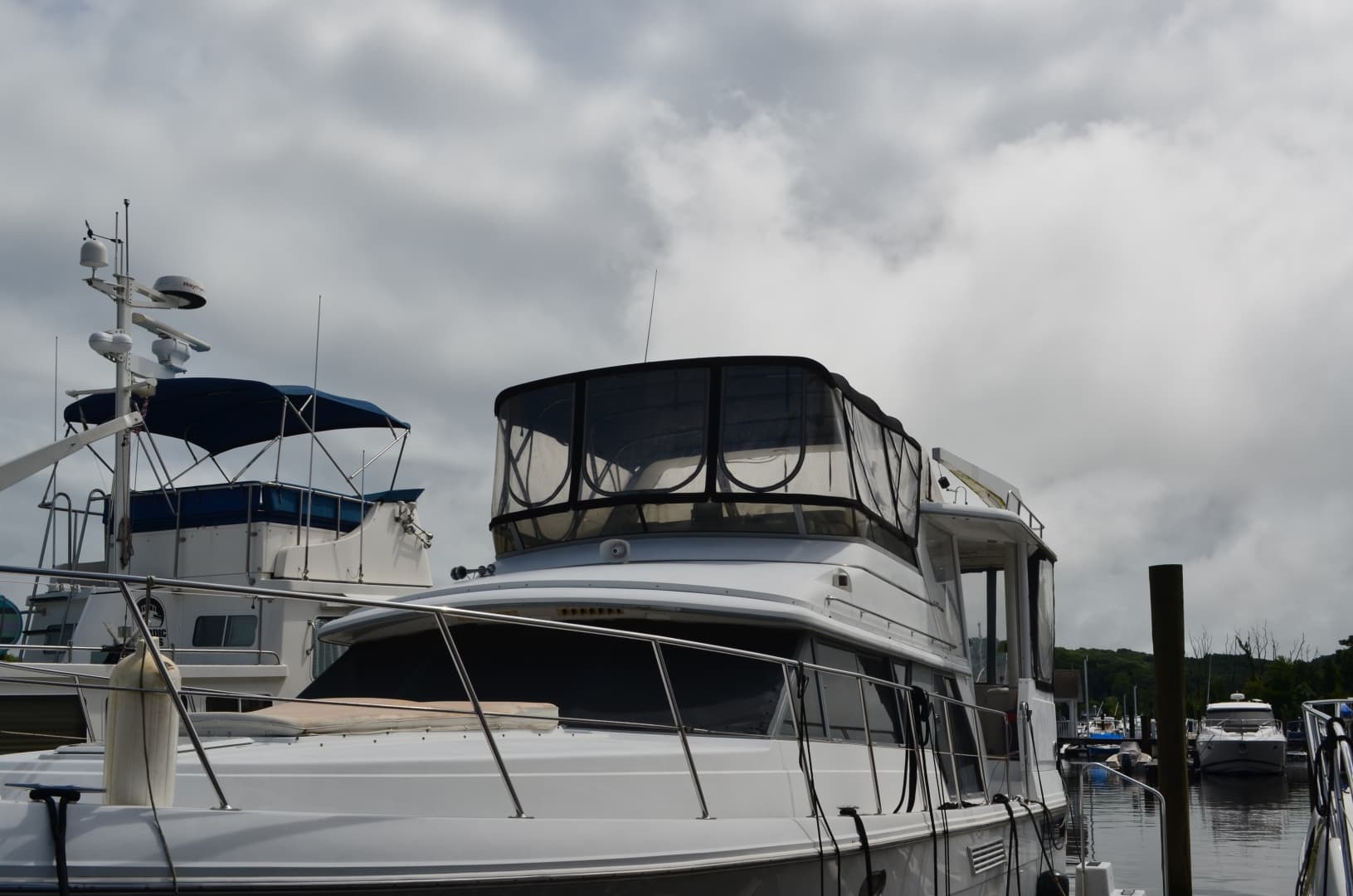 1996 Carver 440 Motor Yacht
