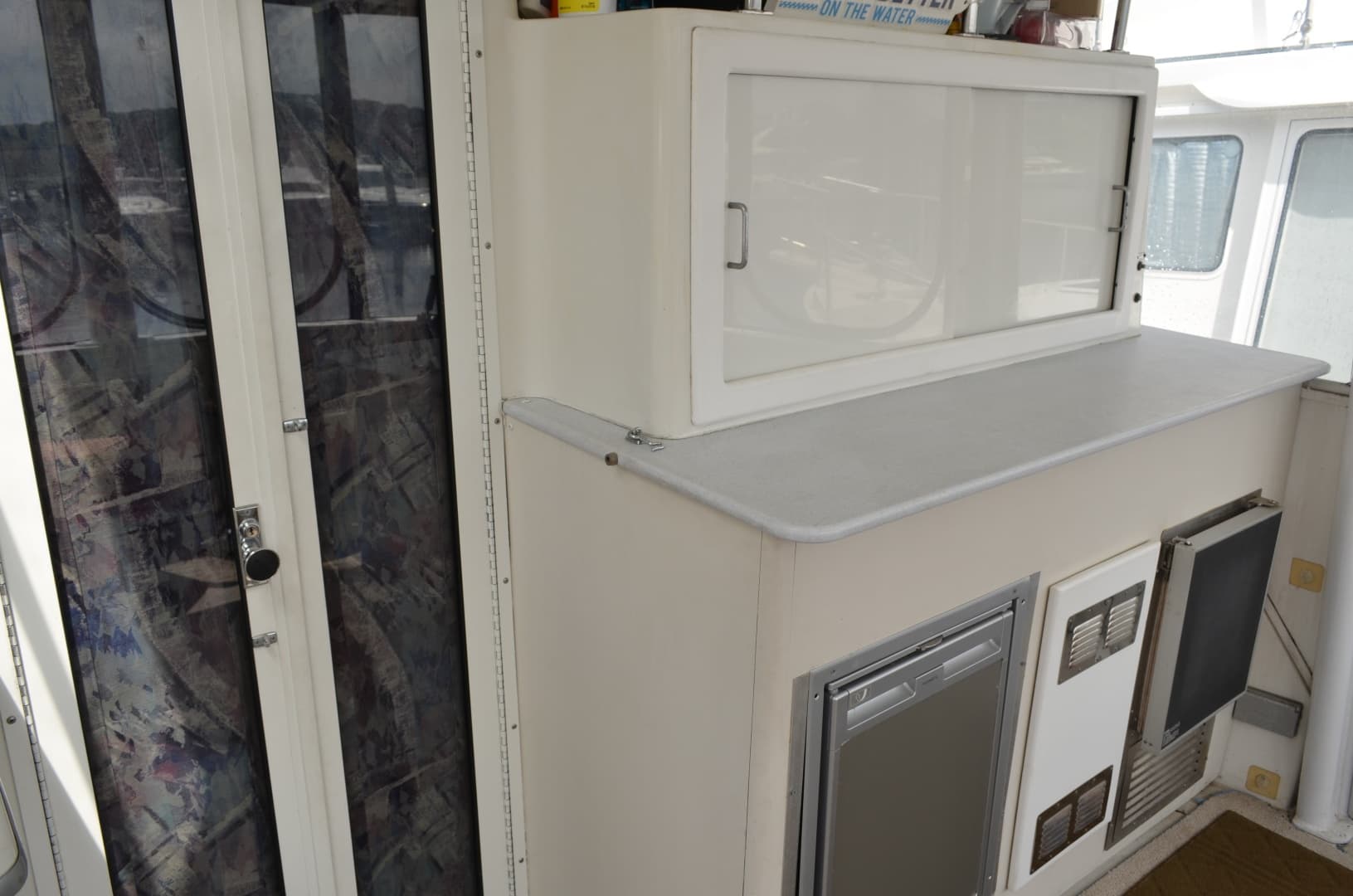 1996 Carver 440 Motor Yacht
