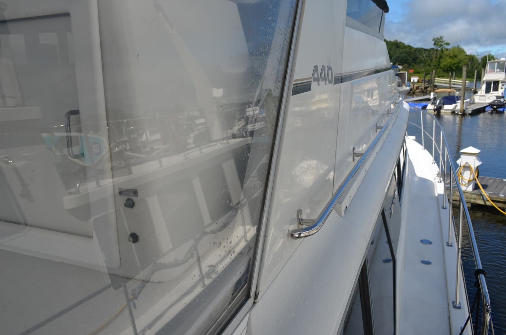 1996 Carver 440 Motor Yacht