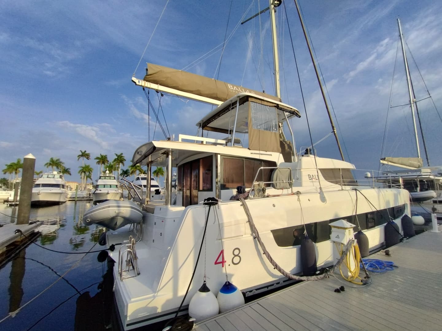 2023 Bali 4.8 stern