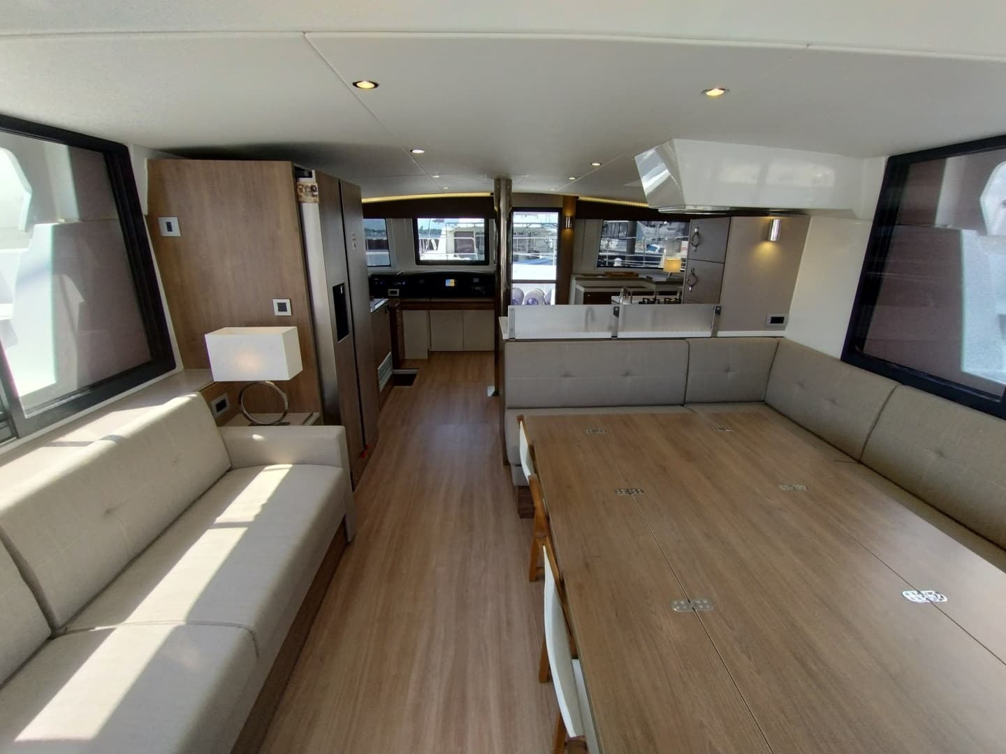 2023 Bali 4.8 interior