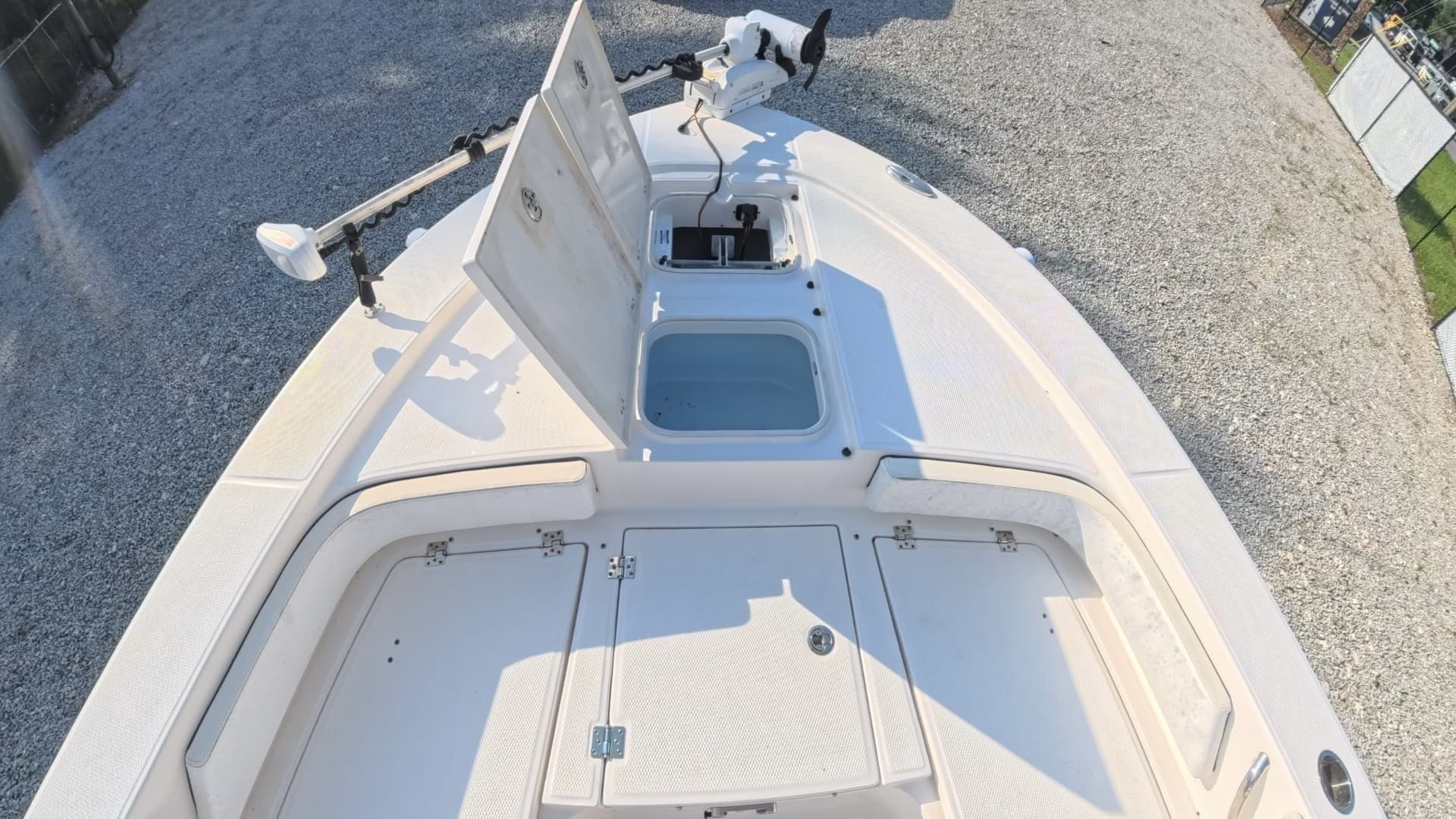 2021 Robalo 246 Cayman
