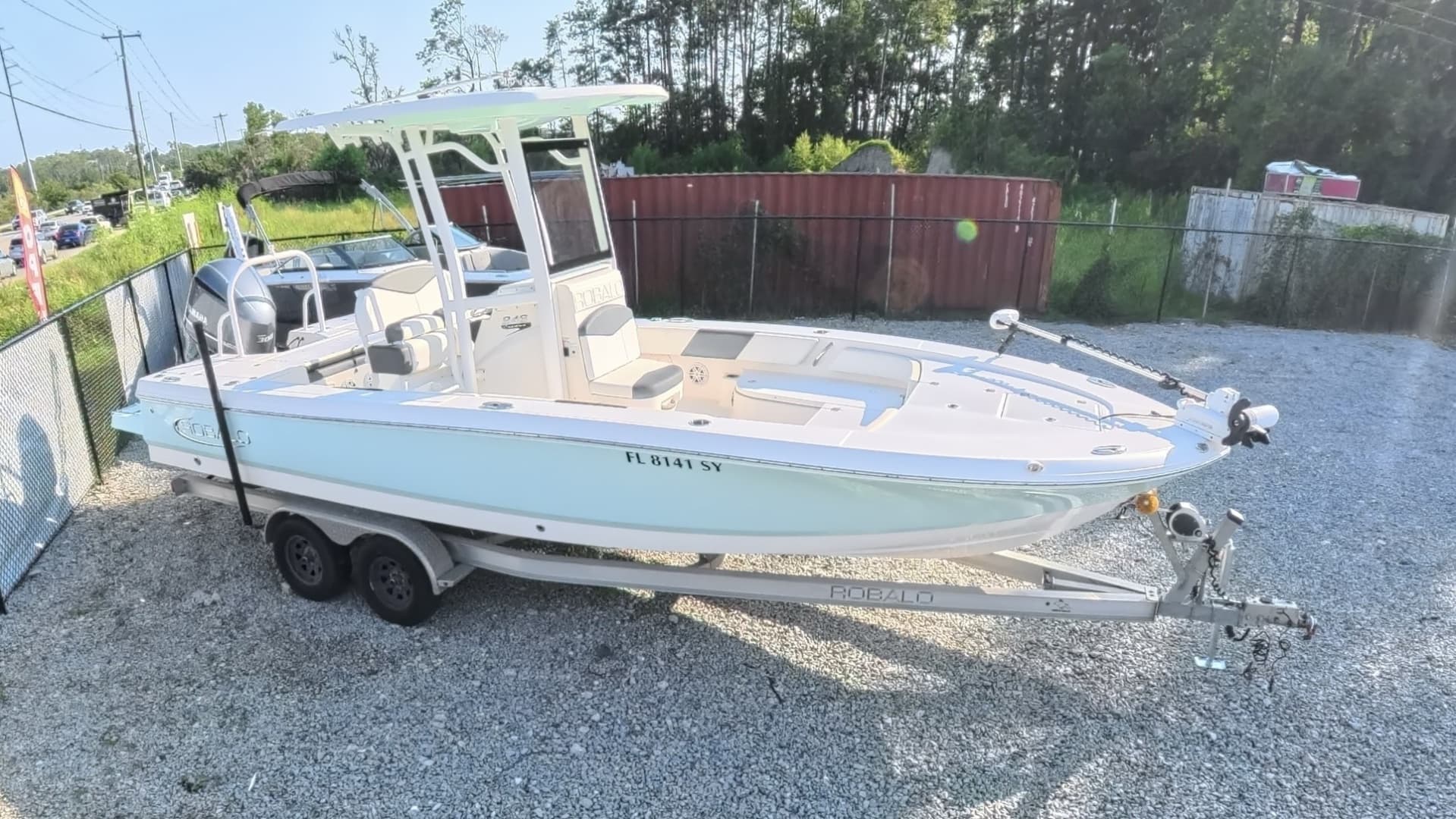 2021 Robalo 246 Cayman