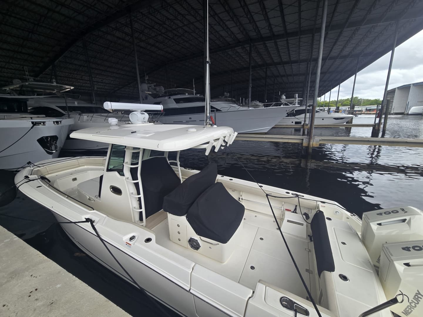 2024 Boston Whaler 330 Outrage