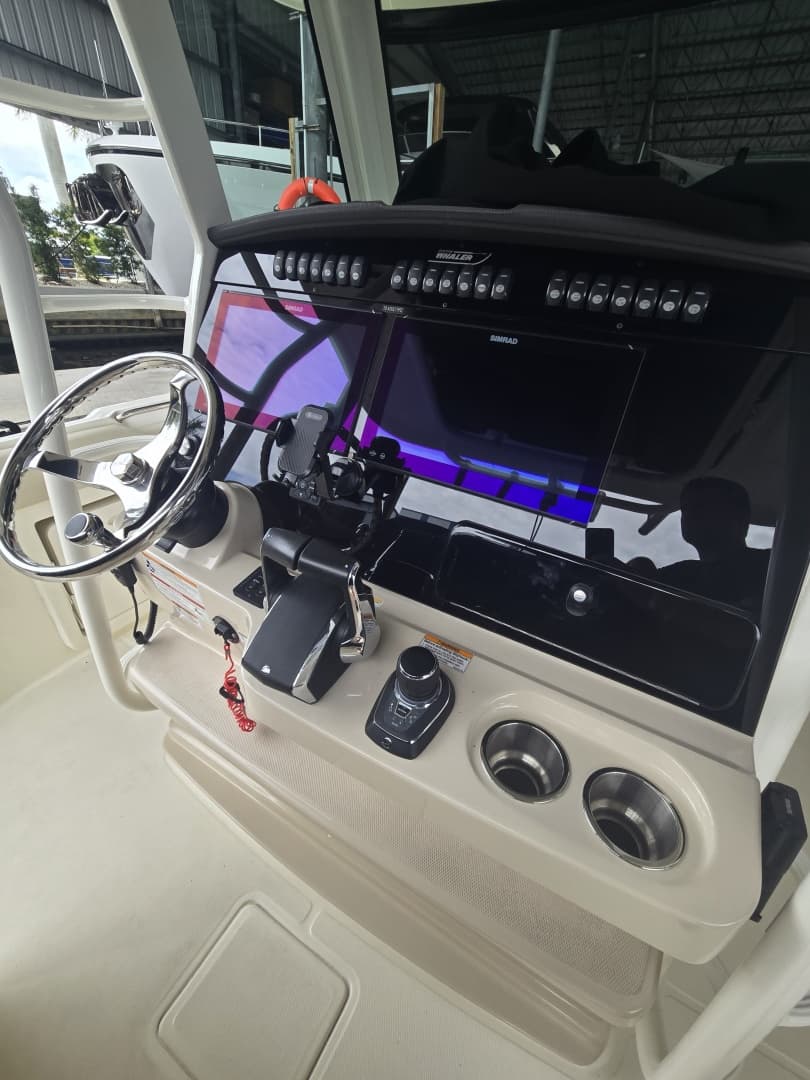 2024 Boston Whaler 330 Outrage