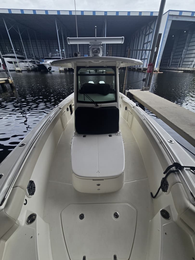 2024 Boston Whaler 330 Outrage