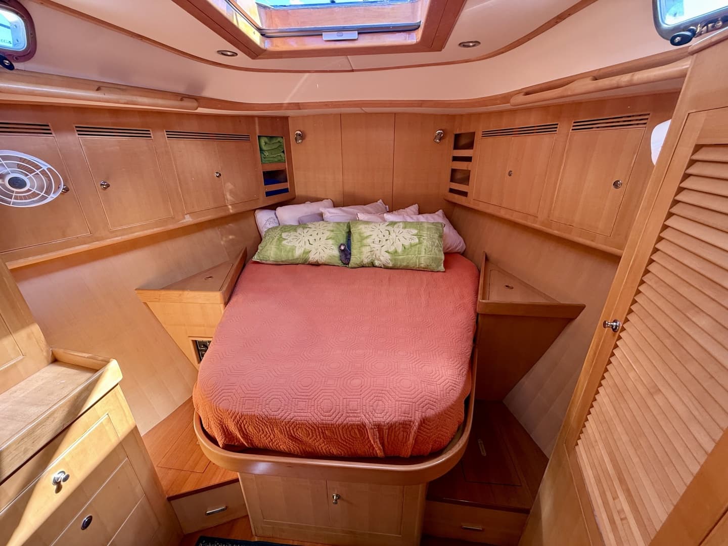 2015 Hylas 56