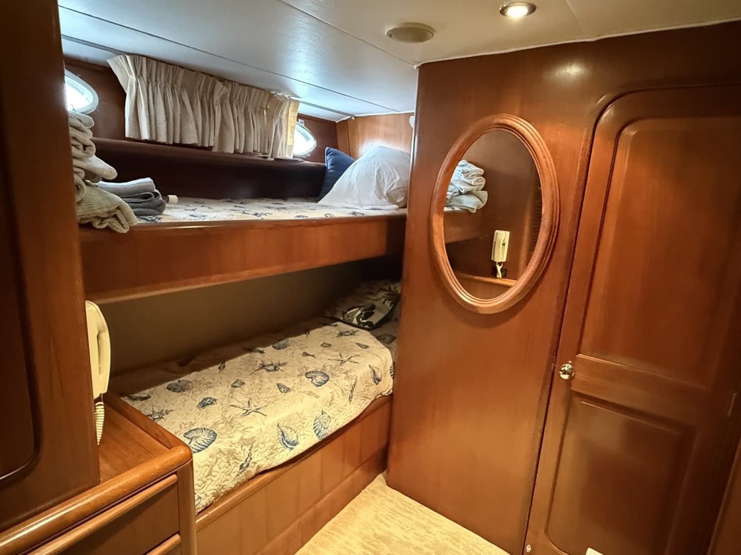 Guest Cabin Starboard Side_1