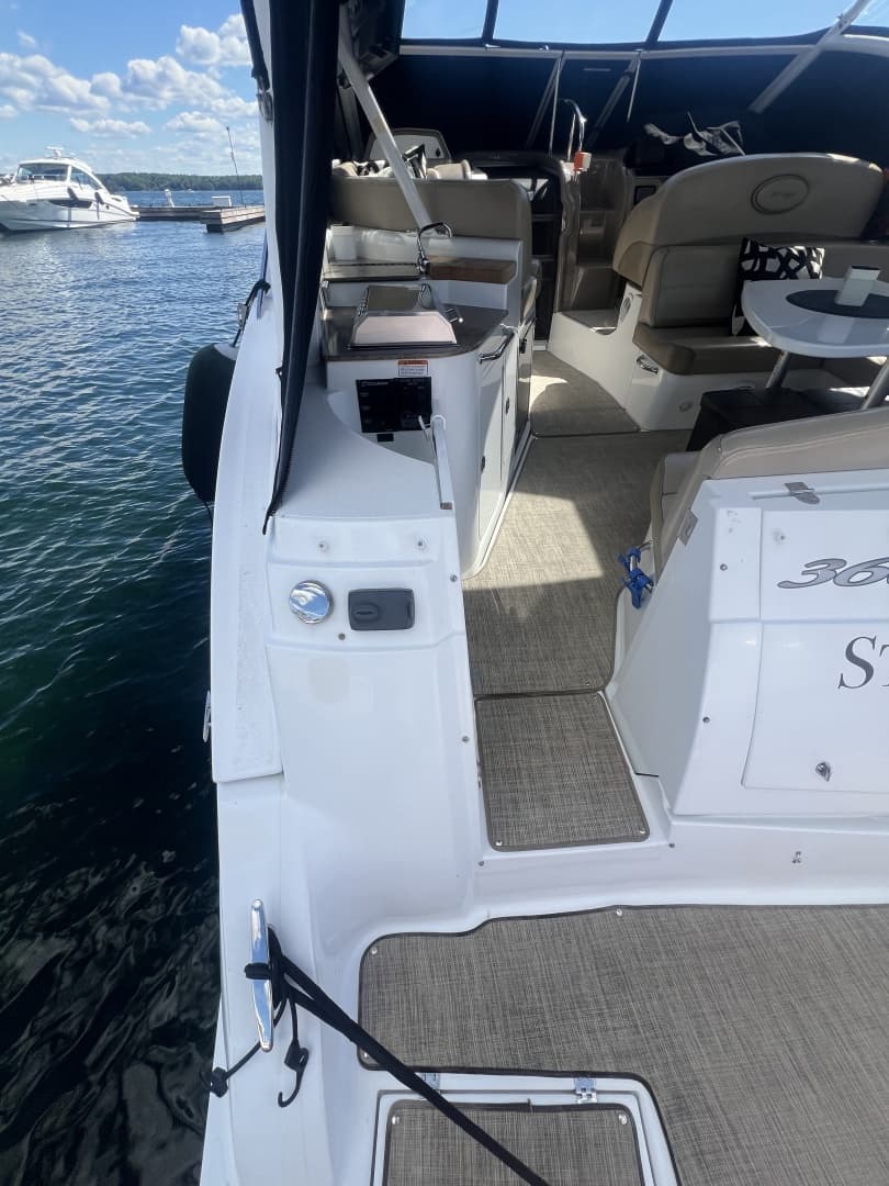2010 Cruisers Yachts 360 Express
