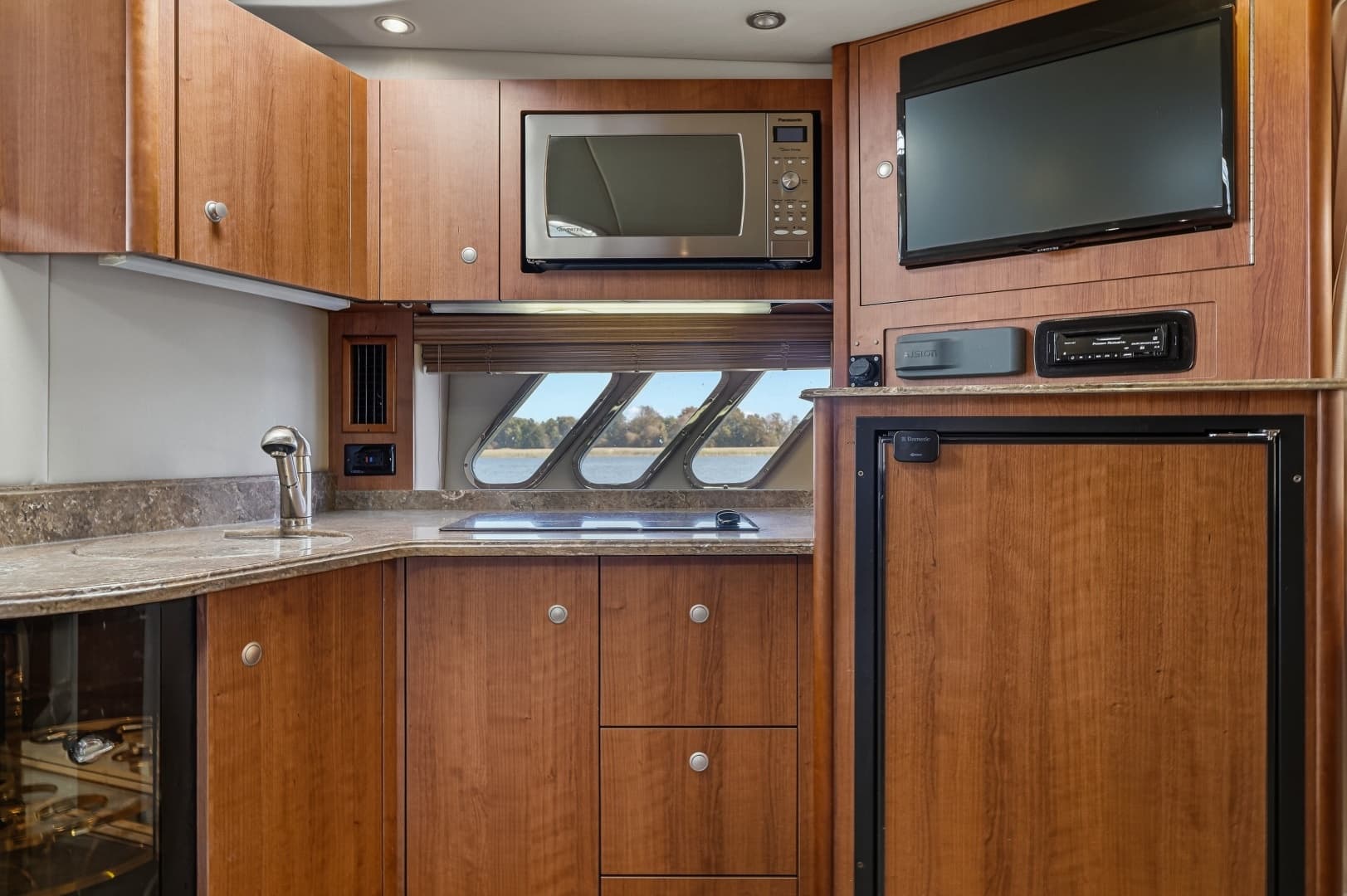 2010 Cruisers Yachts 360 Express