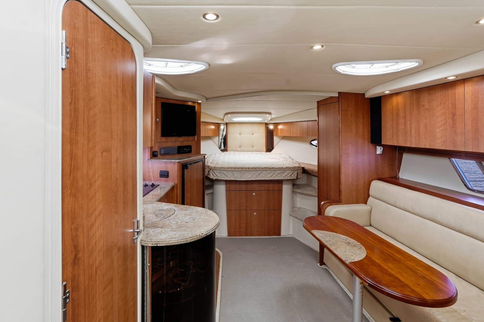 2010 Cruisers Yachts 360 Express