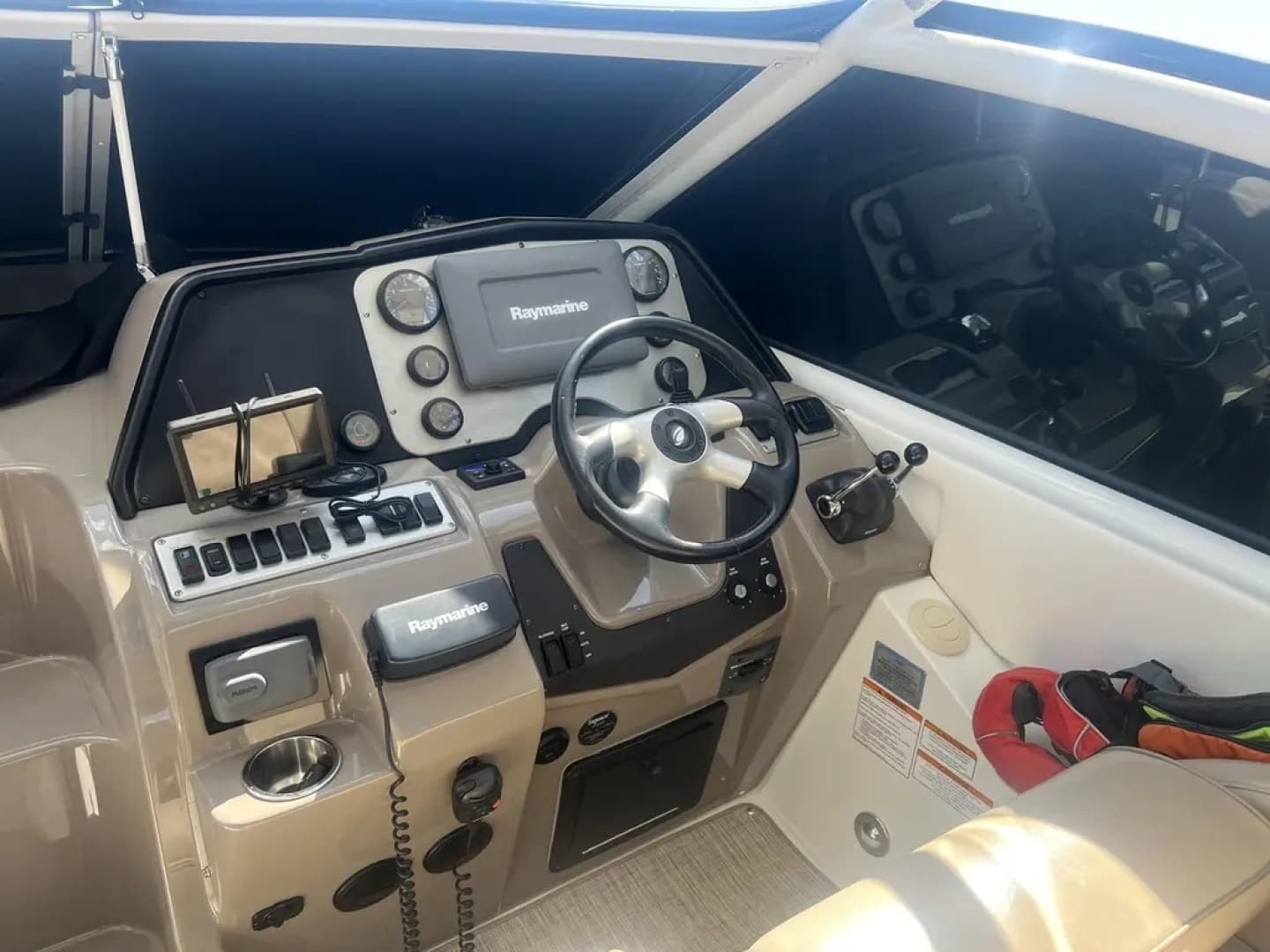 2010 Cruisers Yachts 360 Express