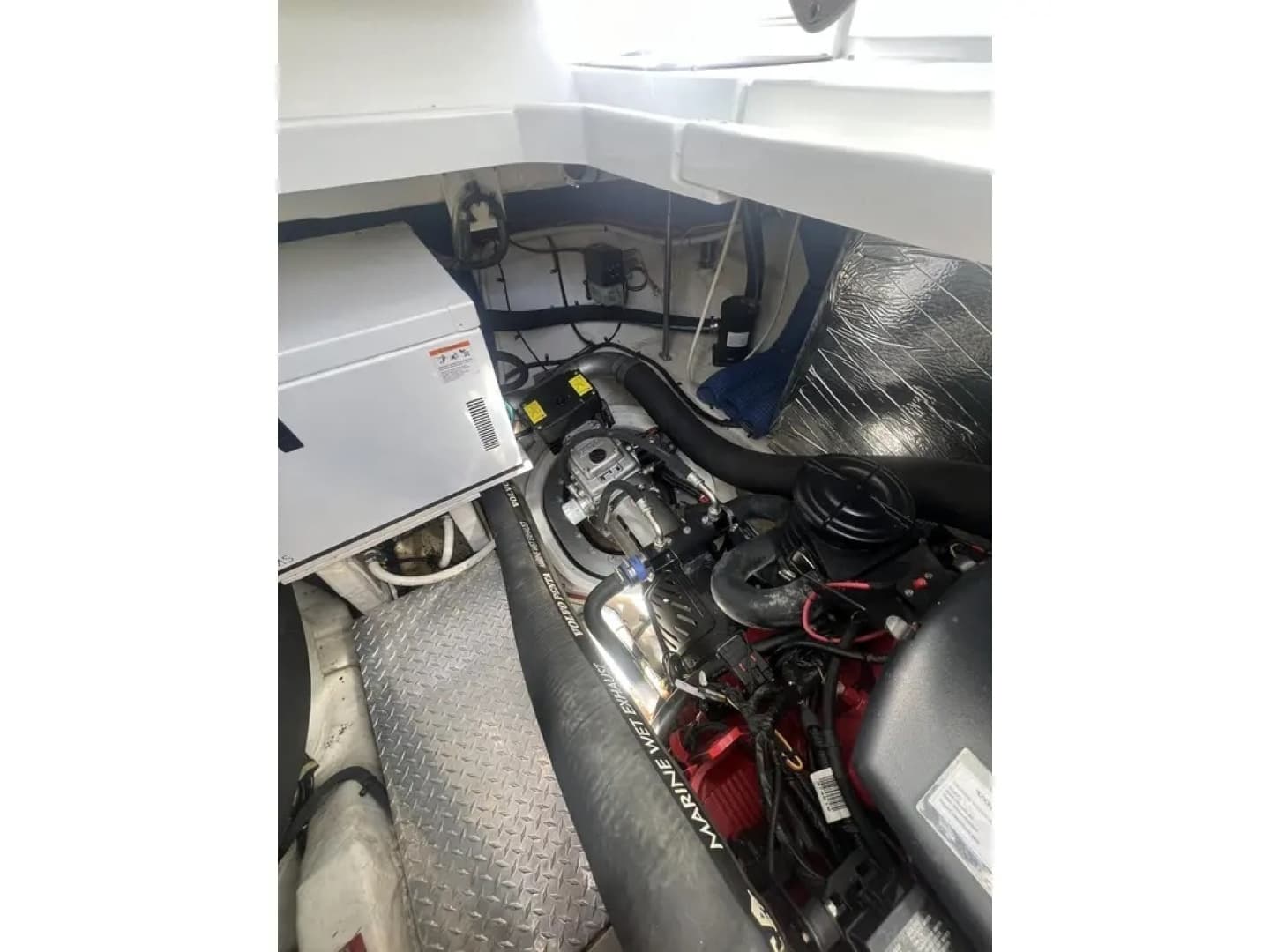 2010 Cruisers Yachts 360 Express