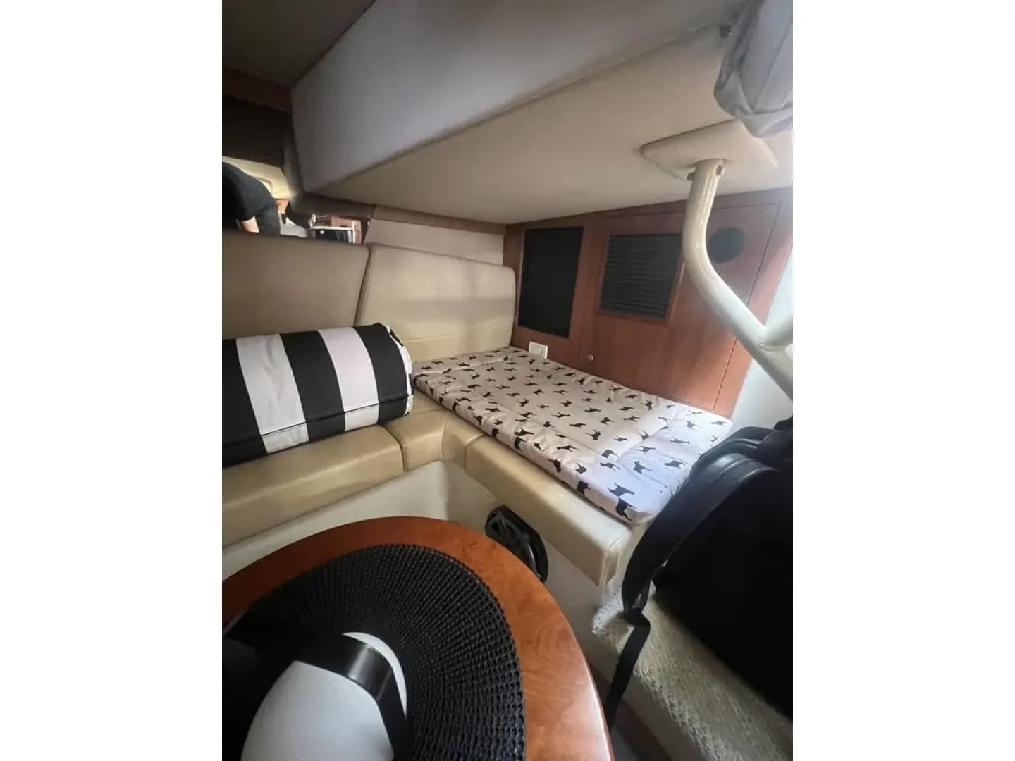 2010 Cruisers Yachts 360 Express