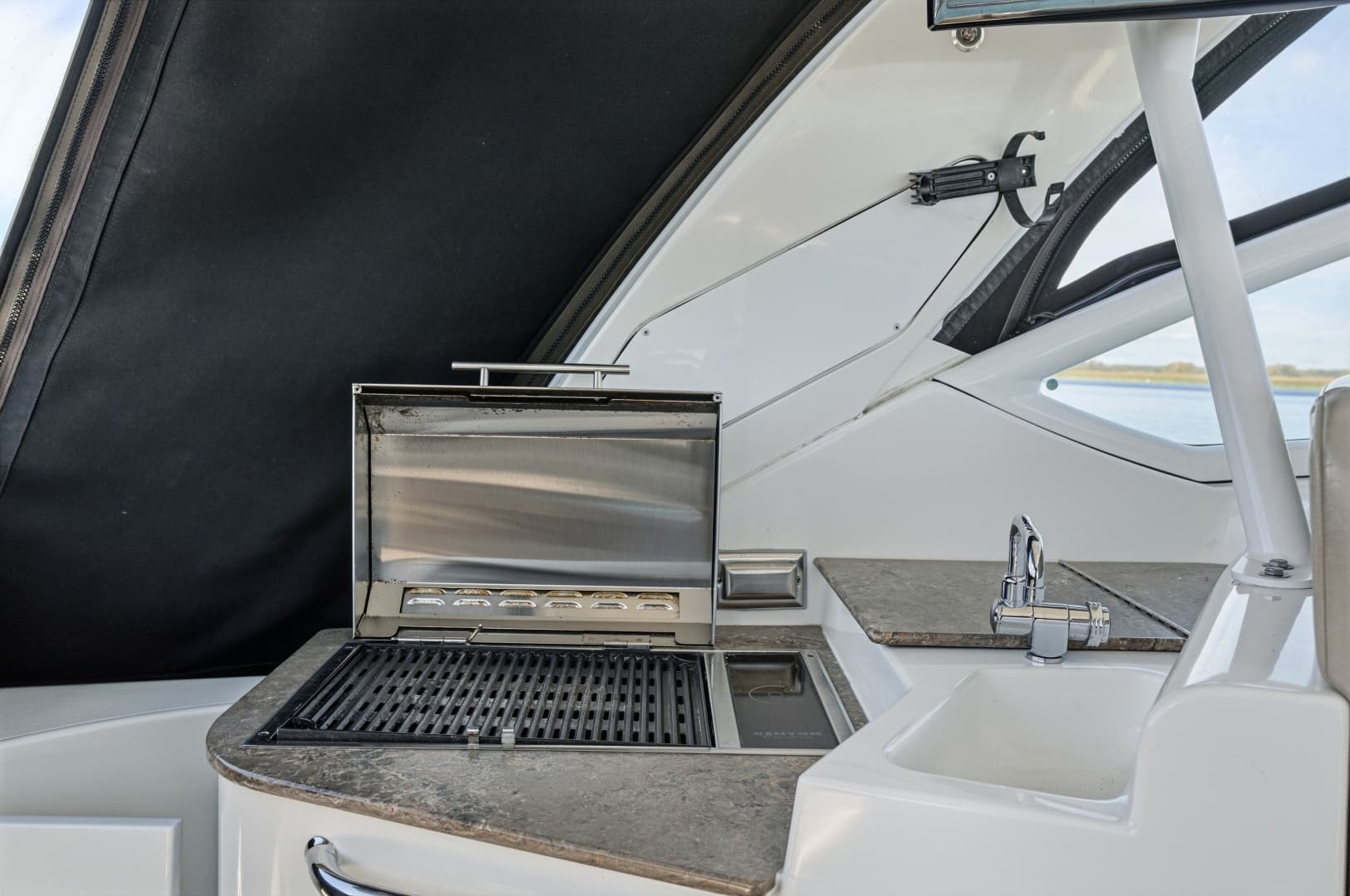 2010 Cruisers Yachts 360 Express