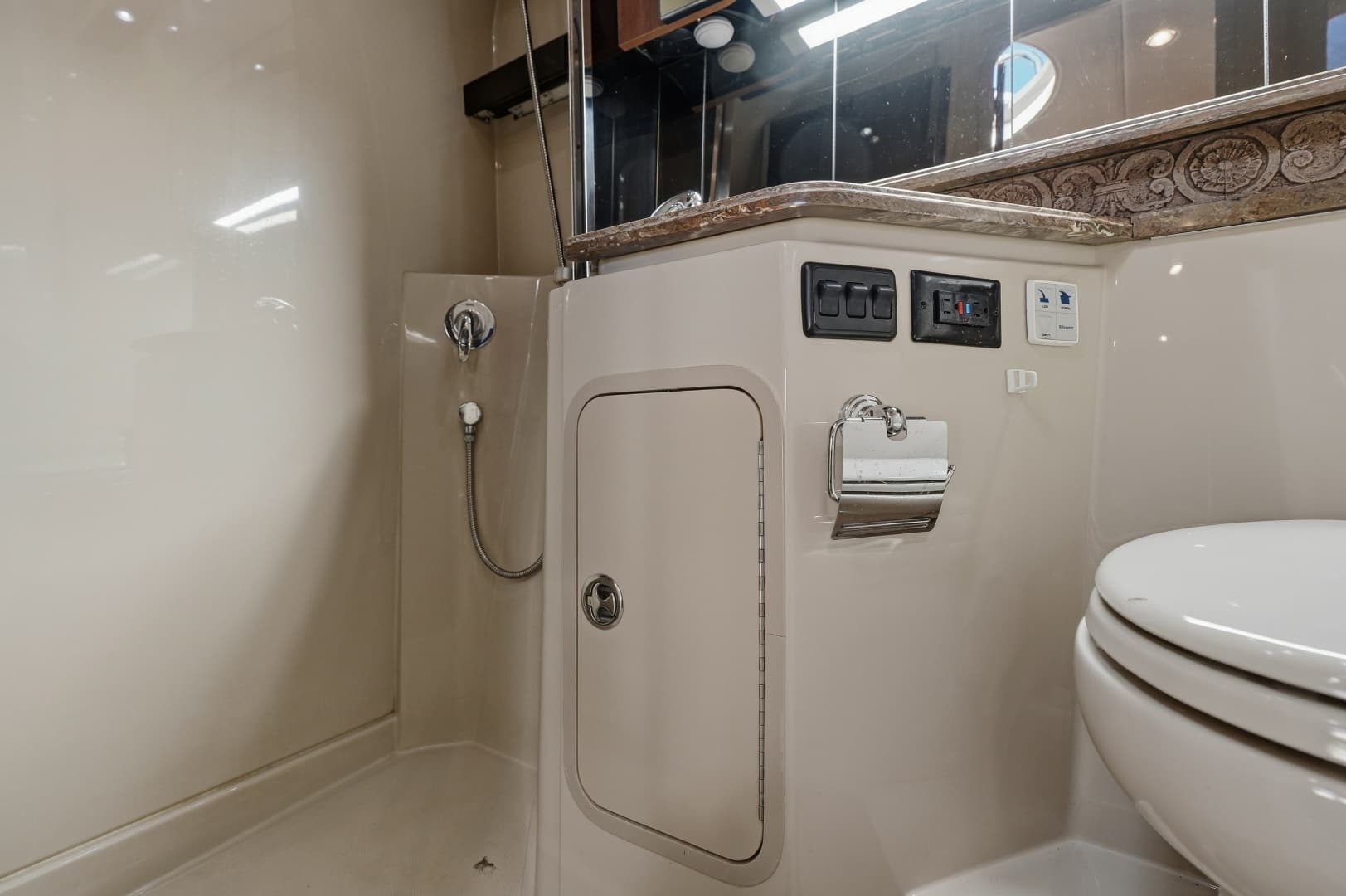 2010 Cruisers Yachts 360 Express