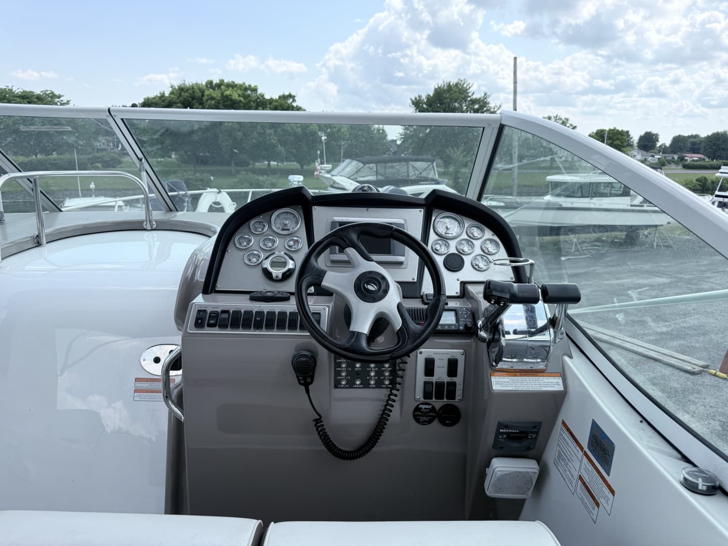 2009 Cruisers Yachts 300 CXi