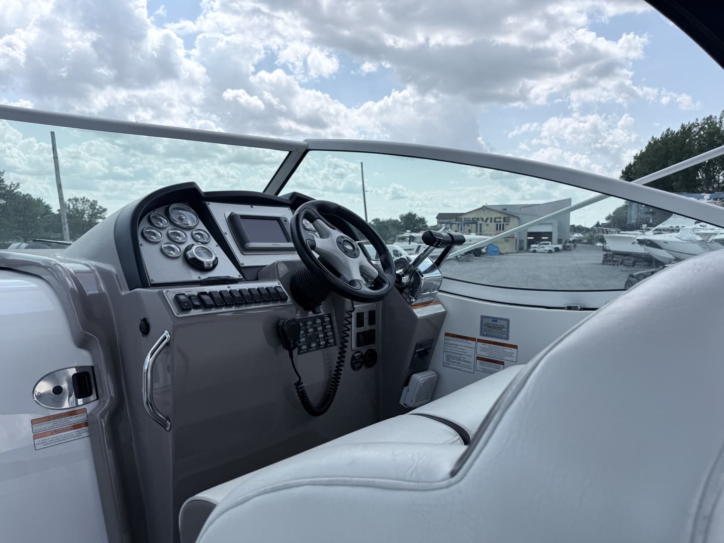 2009 Cruisers Yachts 300 CXi