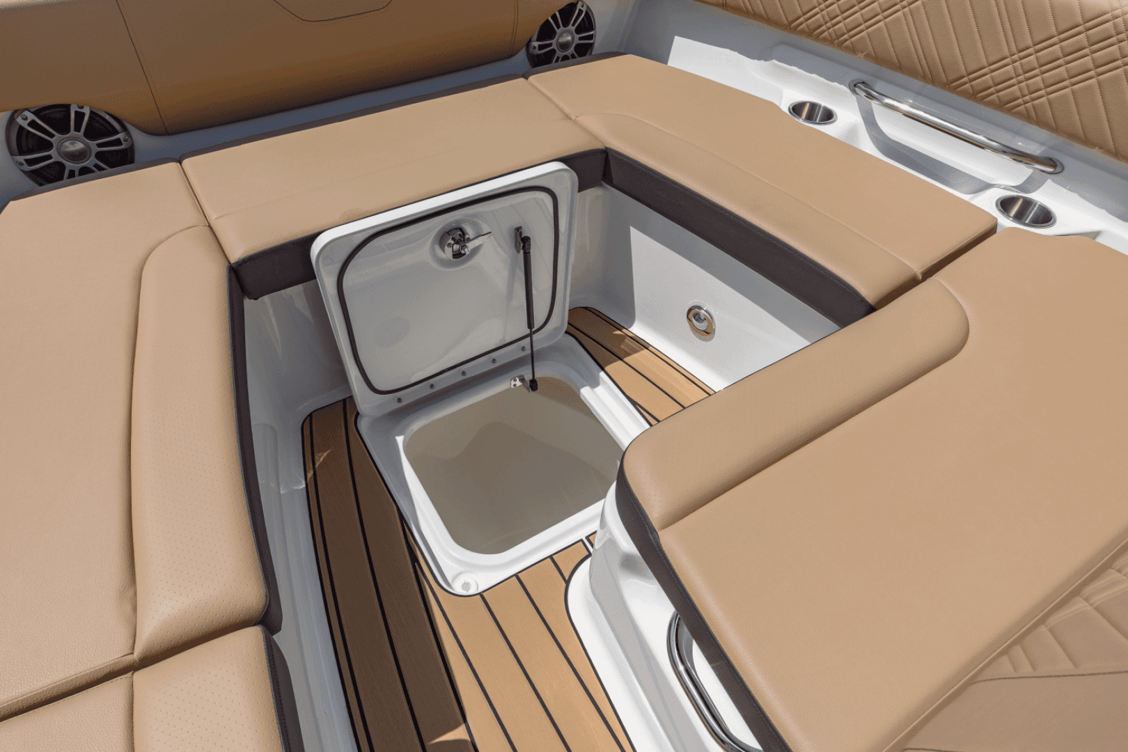 2025 Sea Ray SDX 270 Outboard