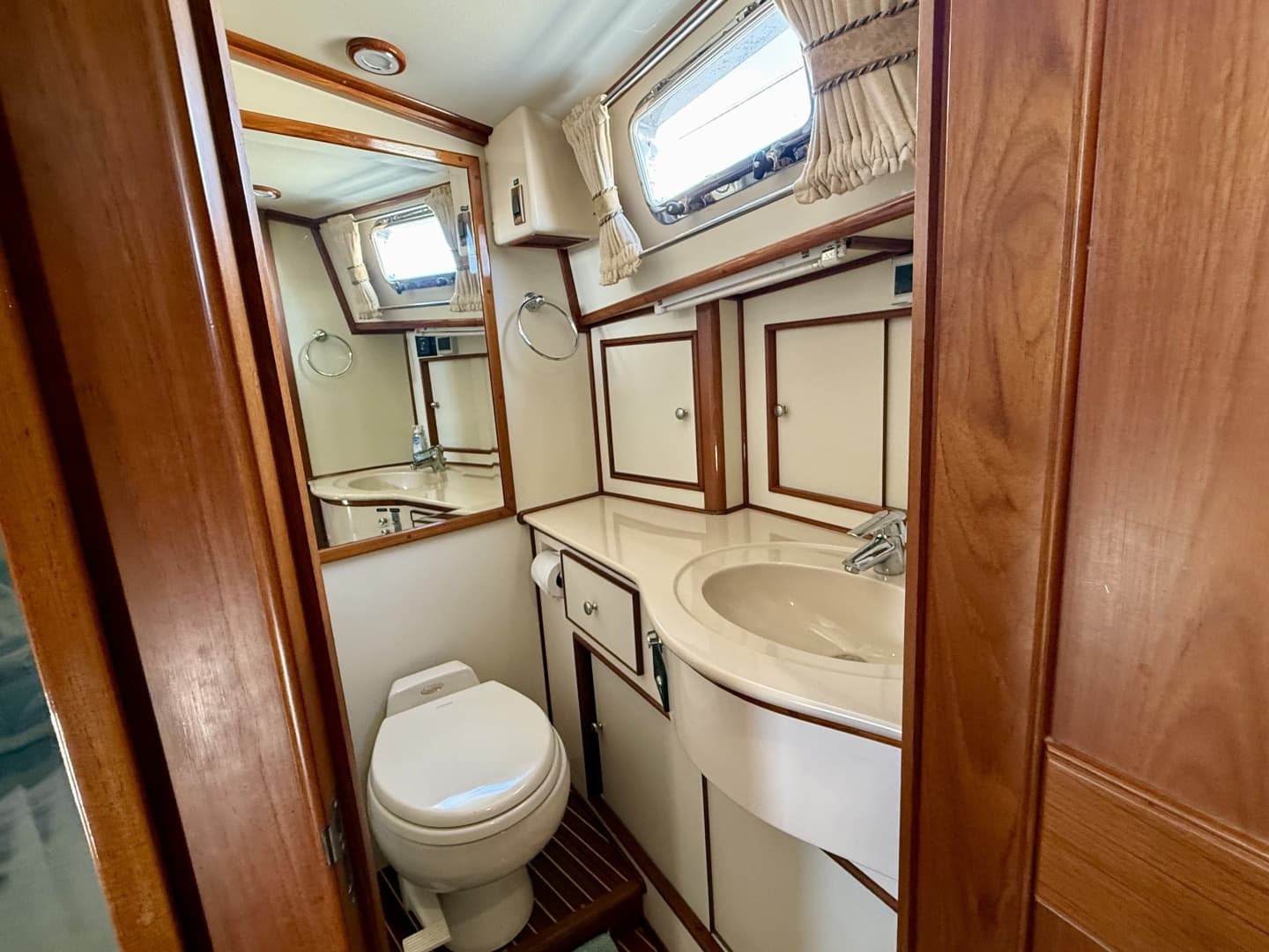 2003 Grand Banks 49 Eastbay HX
