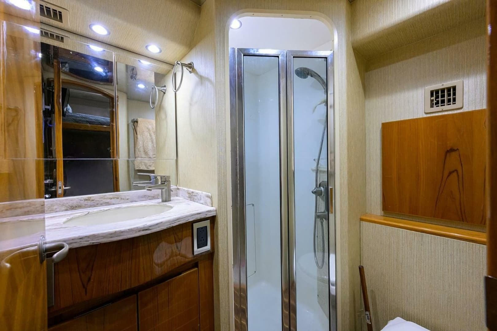 2013 Viking Enclosed Bridge SF 2013