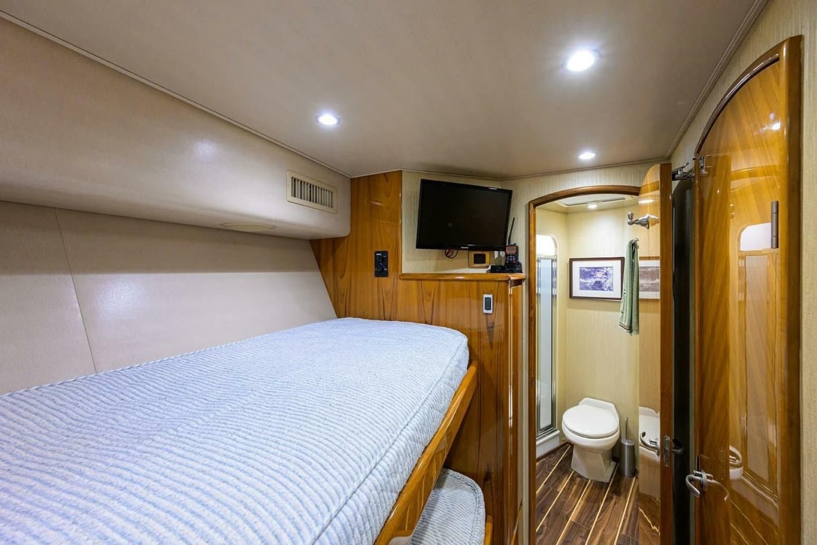 2013 Viking Enclosed Bridge SF 2013