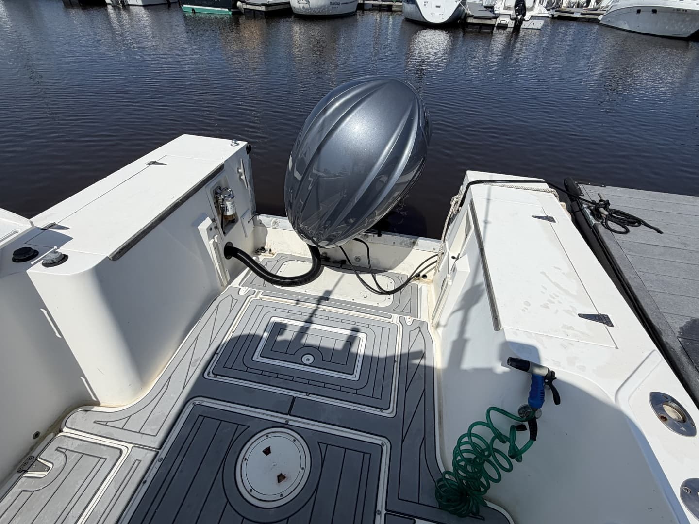 1990 Mako 261 Center Console