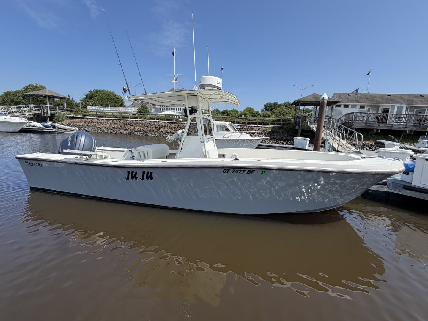 1990 Mako 261 Center Console