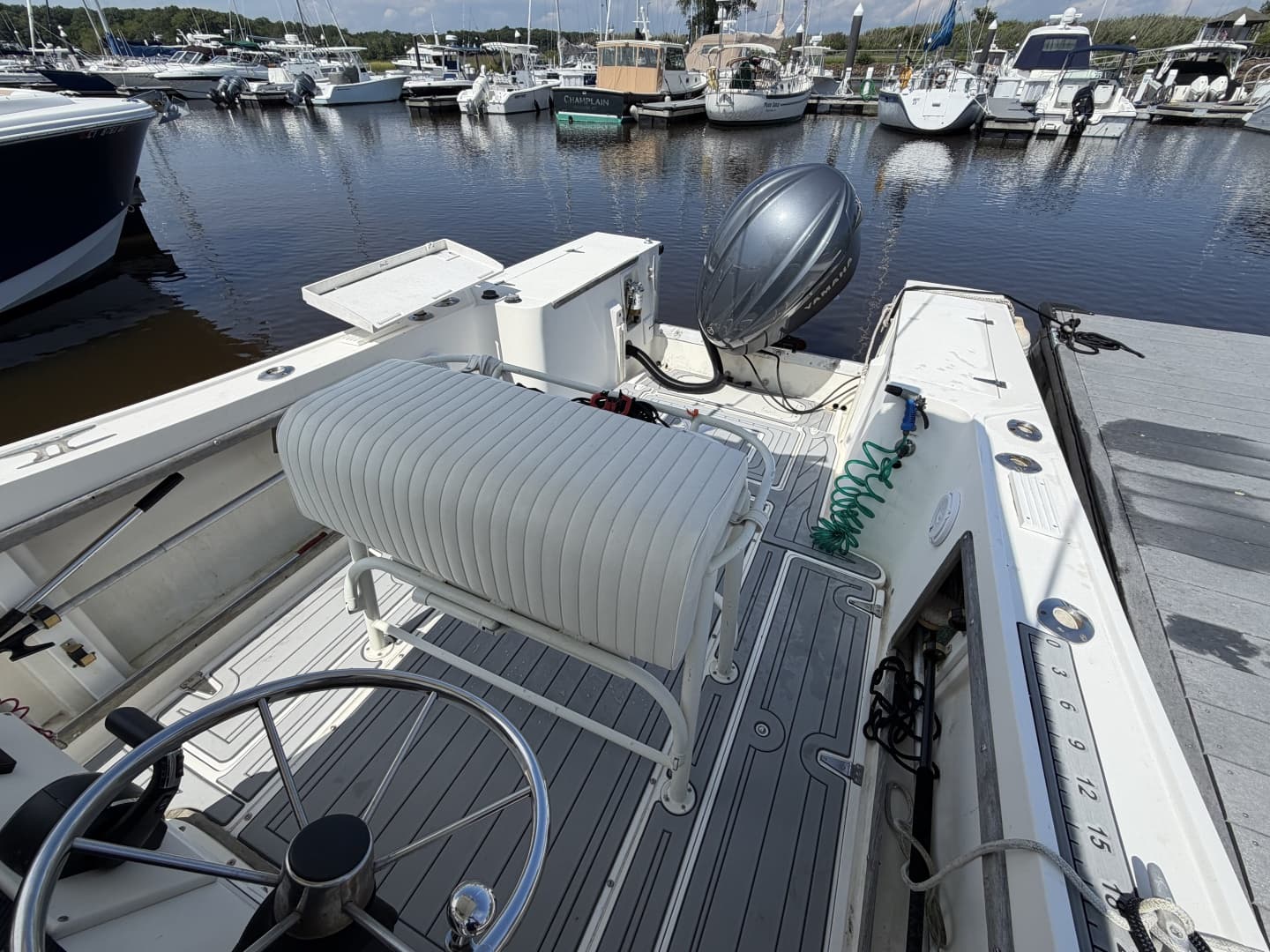 1990 Mako 261 Center Console