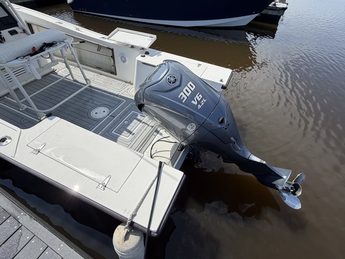 1990 Mako 261 Center Console