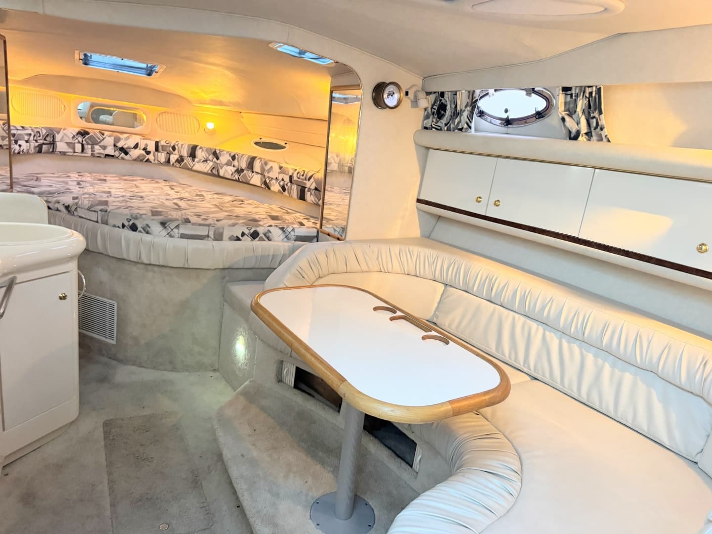 1997 Sea Ray 330 Sundancer
