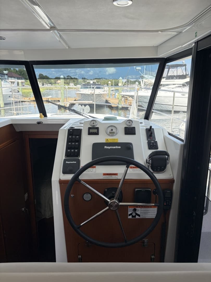2017 Beneteau SWIFT TRAWLER 30