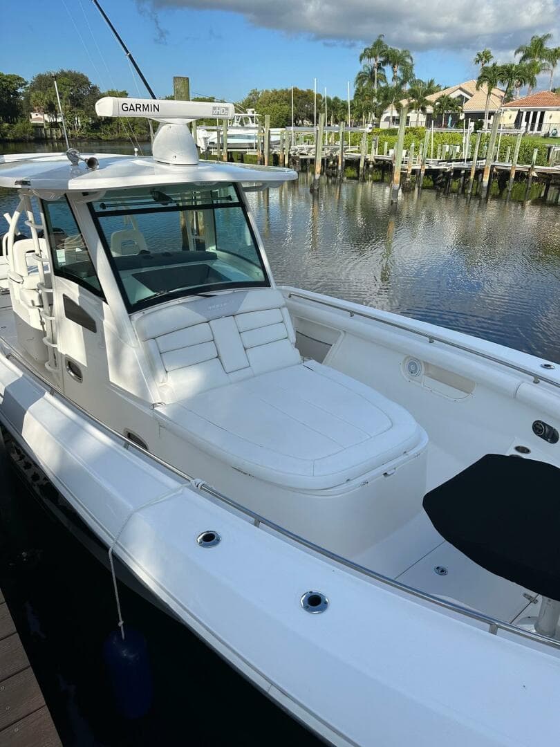 Boston Whaler 37 Outrageous - Forward Seating