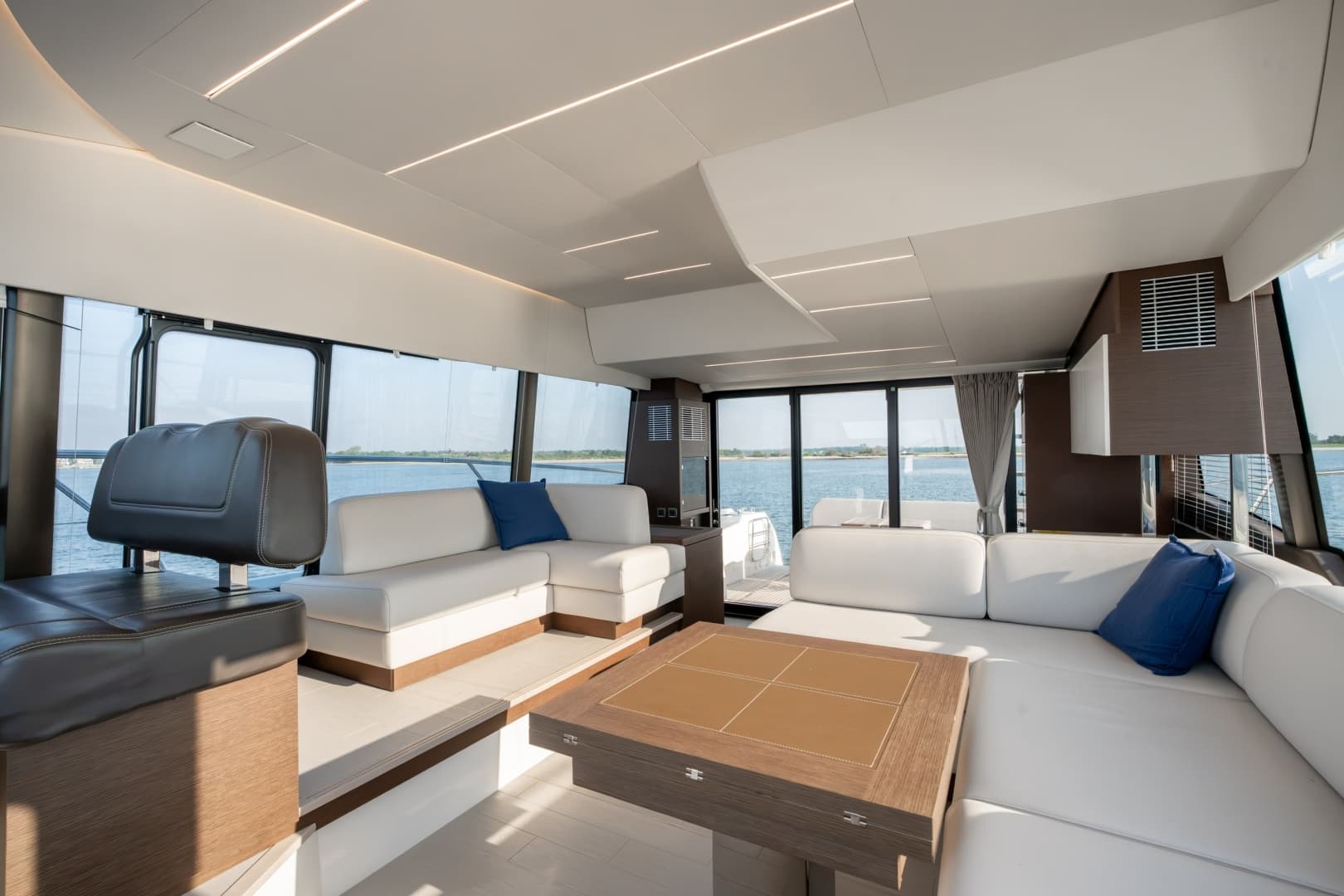 2024 Prestige 520