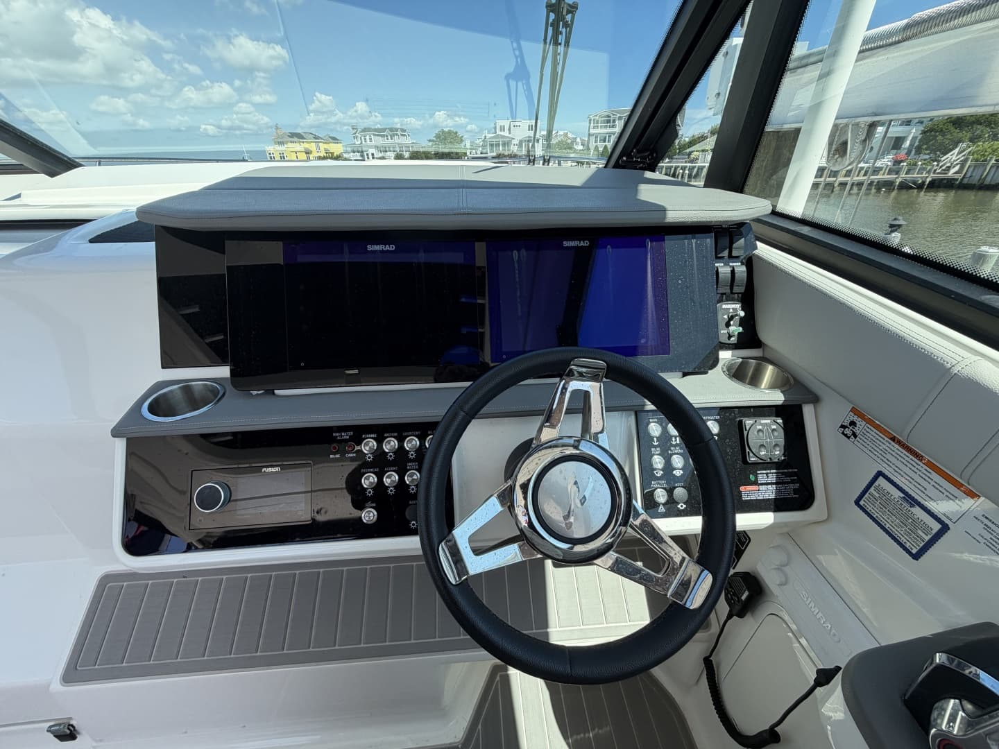 2023 Sea Ray 320 Sundancer