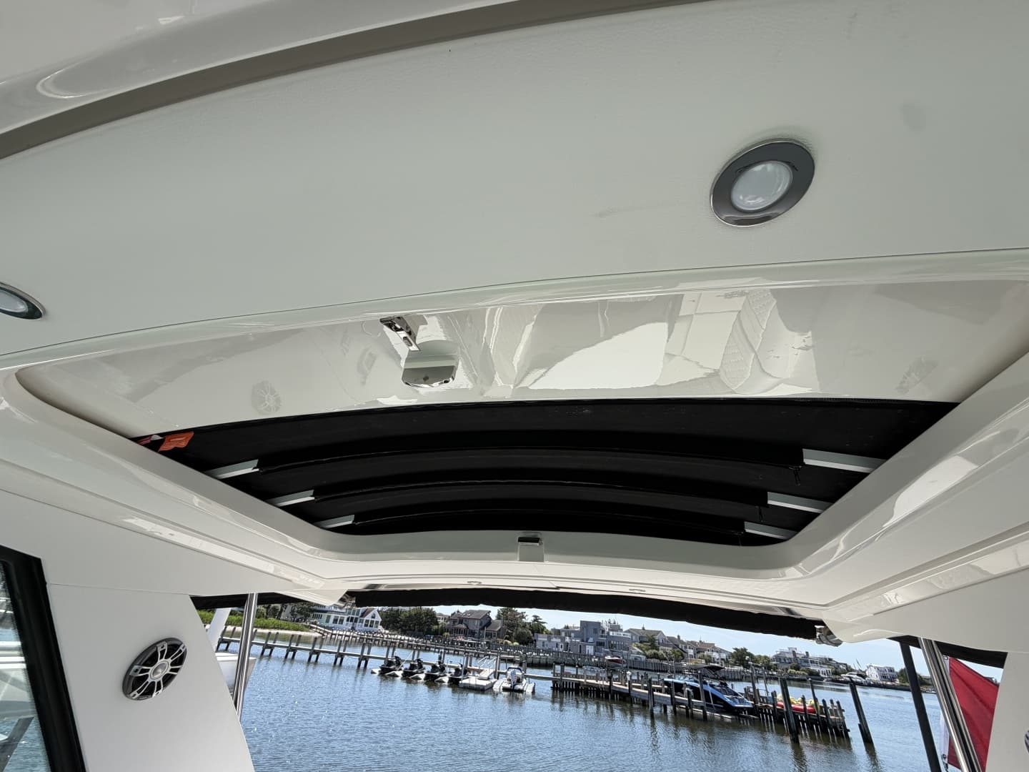 2023 Sea Ray 320 Sundancer